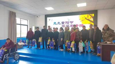 “理发义诊+积分献爱” 百位老人喜提“健康造型”与“爱心大礼包”