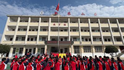 强国复兴有我！新农小学76名学子庄严宣誓入队争当新时代好少年