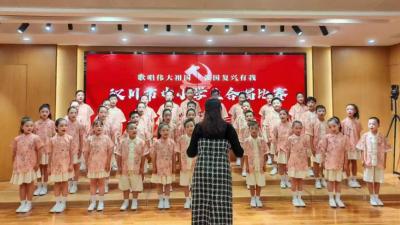 杨林小学“百灵飞歌”合唱团载誉而归