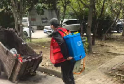 西湖路社区开展防蚊灭蚊专项行动 守护居民健康环境