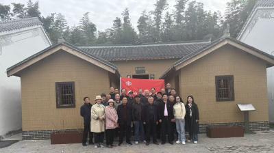 缅怀革命先烈，银龄铭记初心  ——市水利和湖泊局组织退休老干部开展重阳节主题活动