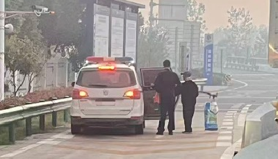 温情守护：深夜帮助迷路老人平安归家