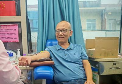 基层坚守与热血担当：城隍父子“医”脉相承献爱心