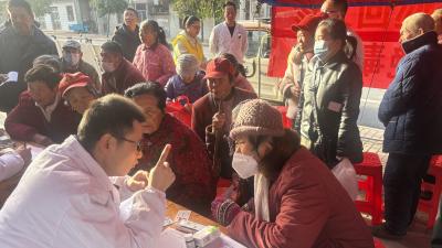 专家义诊进基层 为居民健康保驾护航