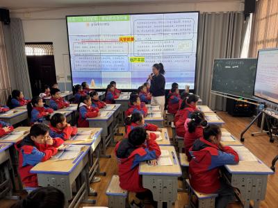 汉川市火猴山小学教联体举办青年教师教学比武大赛