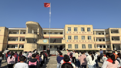 警钟长鸣，安全“童”行——杨林小学多举措强化校园交通安全教育