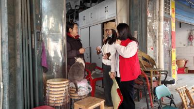 向家垸社区：医保政策送上门，贴心服务暖“邻”心