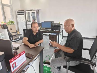 里潭：“网红”直播，看看都播些啥