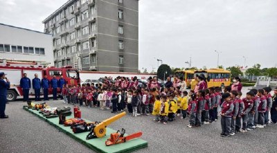 萌娃走进消防站 共赴安全之约