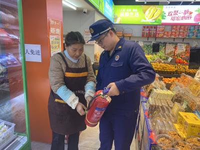 汉川市消防救援大队深入沿街商铺 筑牢消防安全“防火墙”