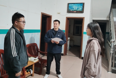 新堰镇纪委“夜访”驻村工作队 筑牢乡村振兴纪律防线