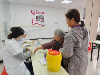 便民义诊进社区，健康服务零距离