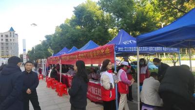 38名党员干部齐“撸袖”，无偿献血11600毫升