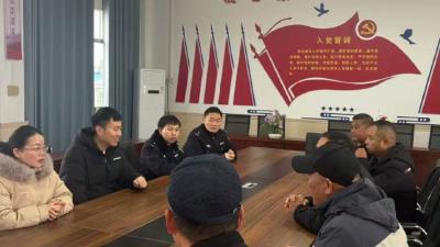 里潭乡排查校园隐患 护航节前安全