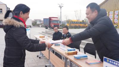 弘扬宪法精神 建设法治庙头