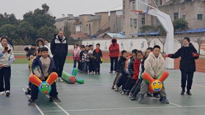 汉川市新堰镇中心小学举行2025年冬季趣味运动会