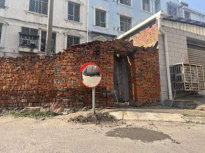 广角镜“驻”拐角 居民出行更安心