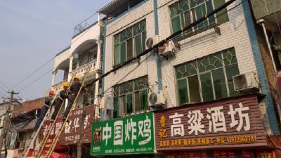 田二河镇：整治街道“蜘蛛网” 规范弱电线路