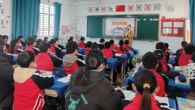 送教下乡暖校园 精准帮扶促成长