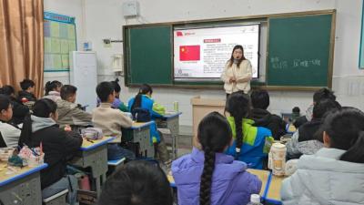 汉川经开区东风小学开展爱国教育主题班会