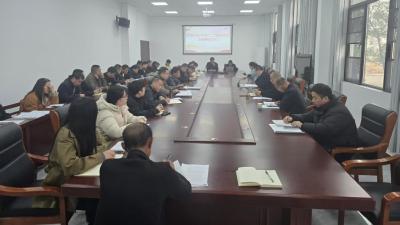 里潭乡召开学习贯彻党的二十届四中全会精神宣讲会