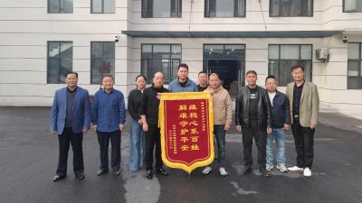 南河乡：一线作为解民忧，双面锦旗映初心