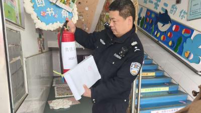 新堰镇中心幼儿园开展元旦消防大检查