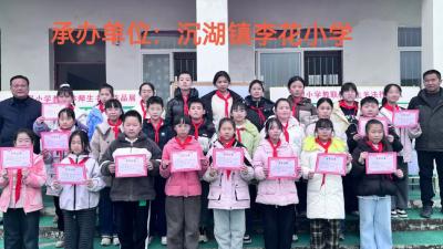 笔墨迎元旦，艺韵满校园