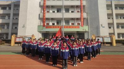 分水中学创新国旗下讲话展现班级风采
