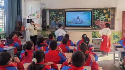 火猴山小学开展“家长进校园”活动