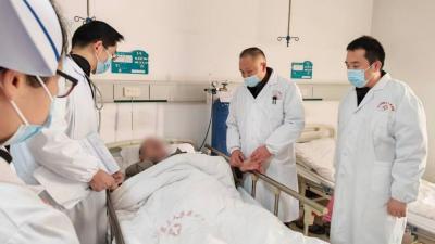 高龄老人多种慢性病缠身，沉湖镇卫生院中西医携手破困局