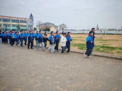 奔跑吧少年 麻河小学冬季晨跑燃动校园