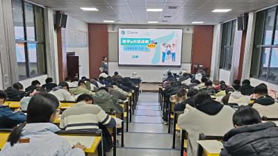 汉川一中：AI赋能“数学π对挑战赛”