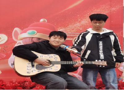 刘家隔中学师生同台表演，元旦联欢会上绽风华