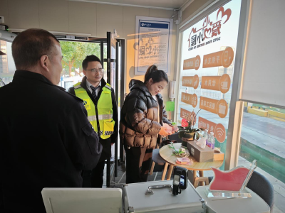 京珠高速福星收费站拾金不昧，一小时找到失主