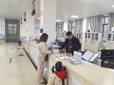 刘家隔镇：主动作为“不见外”，为越南籍媳妇解决医保问题