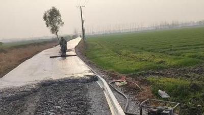 里潭乡：1688米的产业路修好了，村民心里通畅了