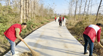 韩集乡群建村开展路面清扫行动 打造宜居家园