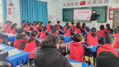 唱响《我们是工农子弟兵》 音乐送教点亮乡村美育