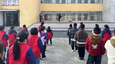 汉川市南河乡姜岭中心小学开展消防应急演练活动