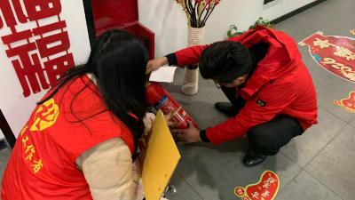 西门桥社区节前排查对九小场所消防安全筑牢平安防线