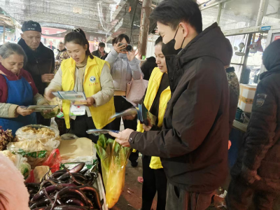 中洲农场：平安早市搭平台 为群众送上新春“安全礼包”