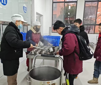 汉川外国语学校小学部开展腊八节主题活动