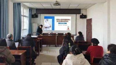 回龙镇卫生院开展“两法一预案”专题培训  