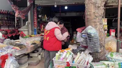 敲门行动护平安 消防安全入万户