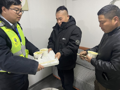 寒冬滞留不用愁，暖心服务助归途