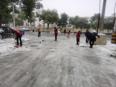 北桥社区全力开展危房排查与铲雪除冰行动