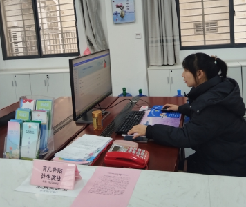 新堰镇精准发放首批育儿补贴