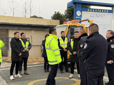 高速“守护者”全力迎战强寒潮冰冻天气