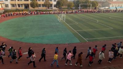 冬日暖阳催活力 跑操启航展风采